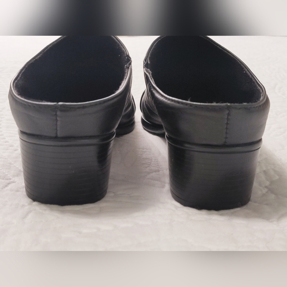 Munro black leather mules. - Picture 7 of 12